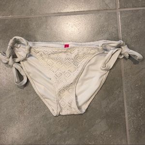 Victoria Secret white crochet bottoms- M
